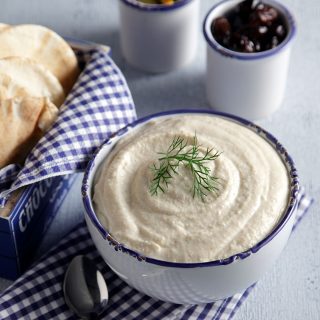 Πώς κρατάμε σωστά μια ανοιχτή ομπρέλα;
