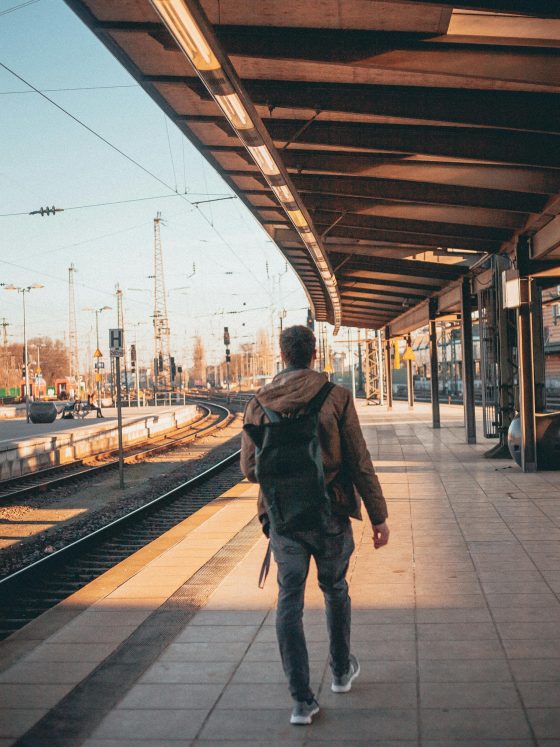 Πώς συμπεριφερόμαστε στα ΜΜΜ όταν φοράμε σακίδιο πλάτης;
