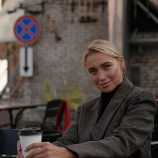 Πώς τρώμε ένα μελομακάρονο;