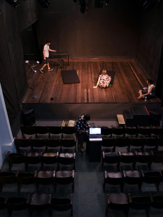 Θέατρο: Η σιωπή μας ως ένδειξη παιδείας